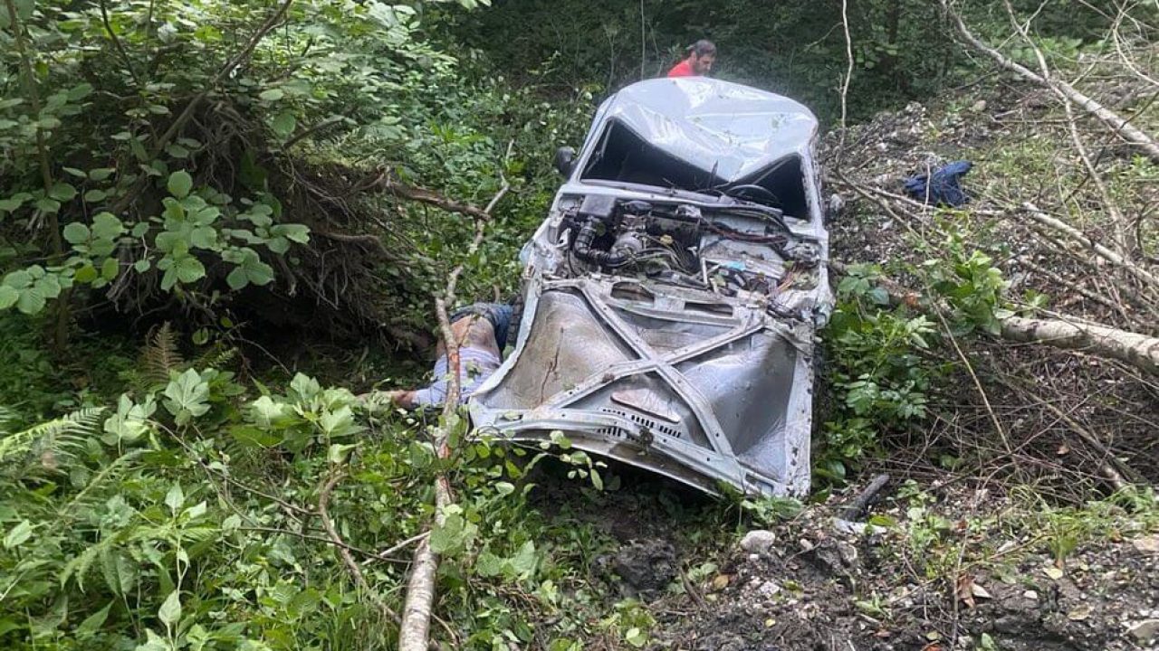 В Сочи рядом с упавшей в обрыв «Нивой» нашли тело давно умершего человека -  21 июня, 2021 Все новости, Происшествия «Кубань 24»