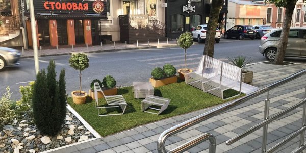 В Краснодаре в августе на парковочных местах появятся первые летние кафе