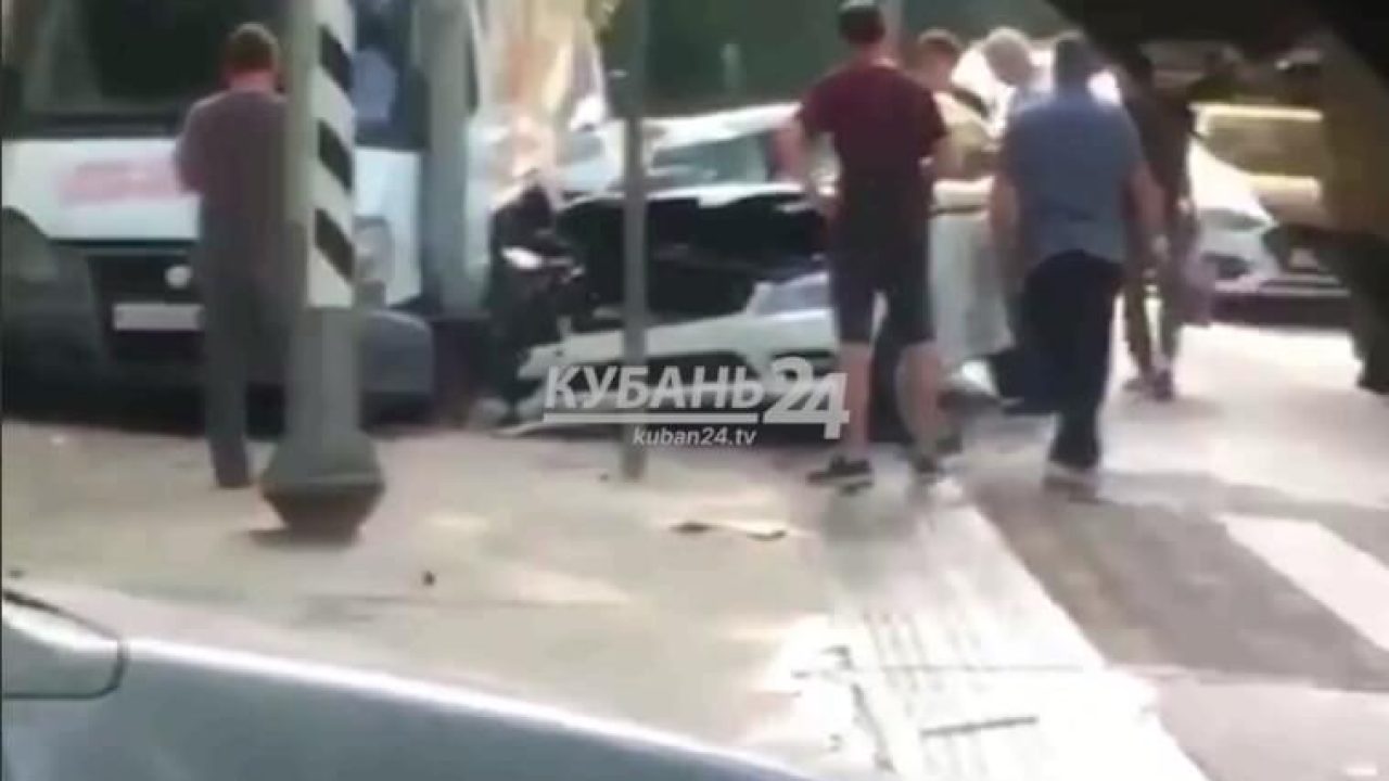 В Сочи пьяный сотрудник автомойки угнал Mercedes и врезался на нем в  «Газель» - 28 июня, 2021 Все новости, Происшествия «Кубань 24»