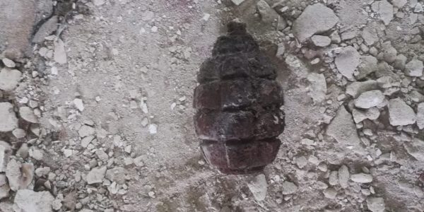 В Тихорецком районе на территории бывшей школы нашли гранату
