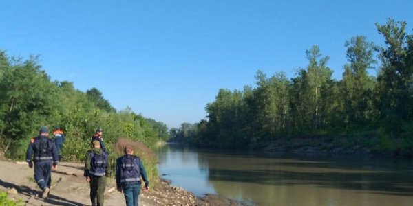 В Апшеронском районе третью неделю ищут 9-летнего мальчика, унесенного рекой