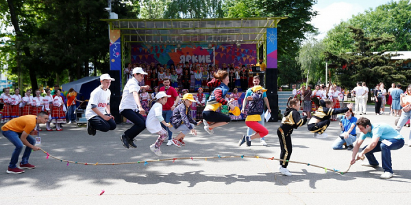 В Краснодаре 1 июня прошел фестиваль «Яркие краски детства» — «Факты 24»