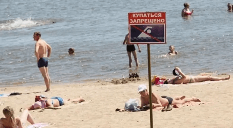 В мэрии Новороссийска назвали места, где запрещено купаться в море