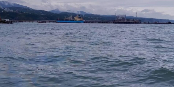 Росприроднадзор: в Туапсе частично продолжается вынос нефтепродуктов в море