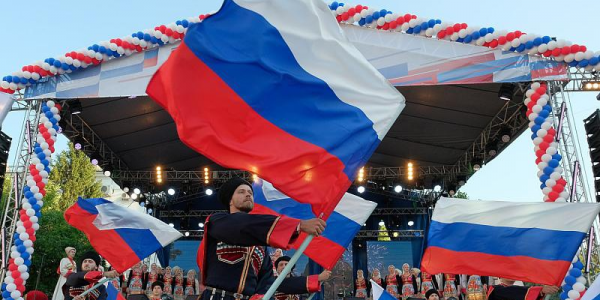 Кубань отметит День России фестивалем граффити и полетами парапланов с флагами