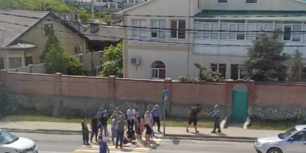 В Новороссийске КамАЗ сбил ребенка на пешеходном переходе