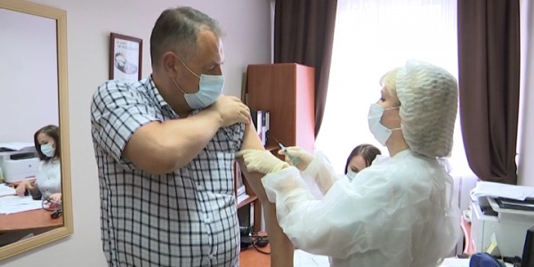 В Краснодаре вакцинацию прошли все сотрудники краевого департамента финнадзора
