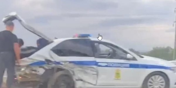 В Краснодарском крае иномарка протаранила патрульный автомобиль