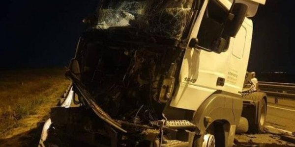 На Кубани в жестком ДТП с участием двух грузовиков погиб водитель