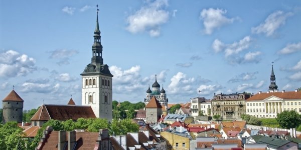 Туристам с прививкой «Спутник V» разрешили въезд в Эстонию