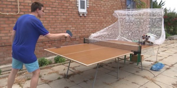 Инженер из Каневского района собрал робота для игры в настольный теннис