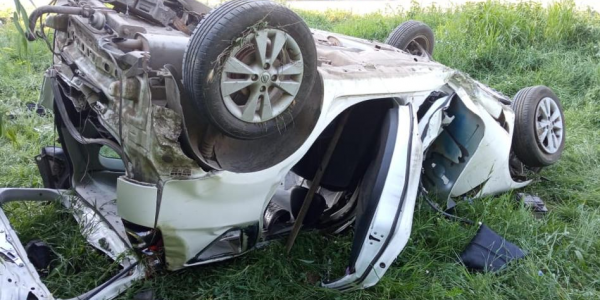 На Кубани иномарка врезалась в столб и перевернулась, водитель погиб