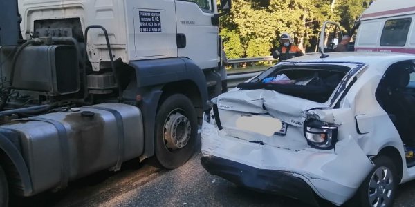 В Белореченском районе фура столкнулась с легковым автомобилем