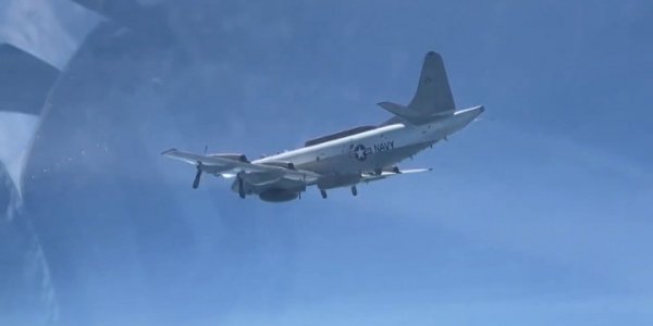 Истребители ЮВО перехватили самолет ВВС США над Черным морем