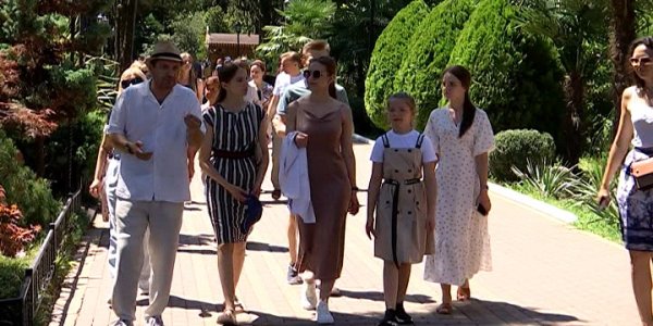 В Сочи по приглашению президента России отдыхает многодетная семья из Надыма