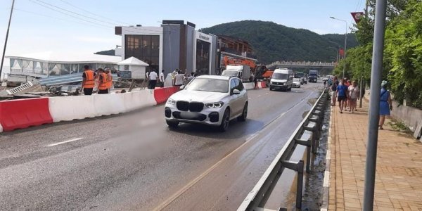 В Лермонтово возобновили движение по федеральной дороге Джубга — Сочи