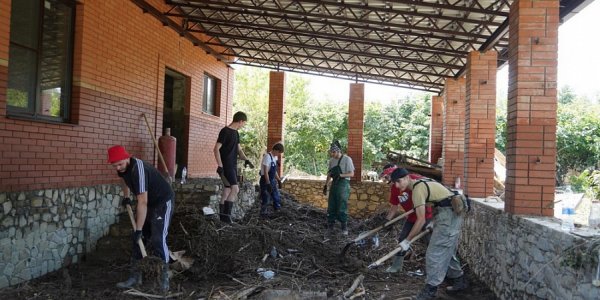 На Кубани более 430 волонтеров ликвидируют последствия подтоплений