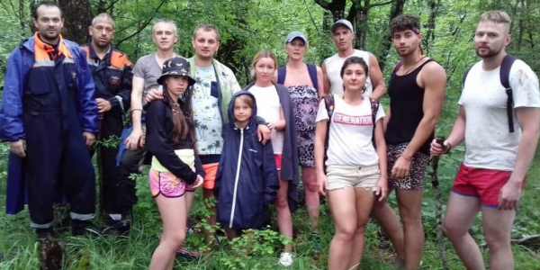 В горах Геленджика почти сутки искали группу пропавших туристов с детьми