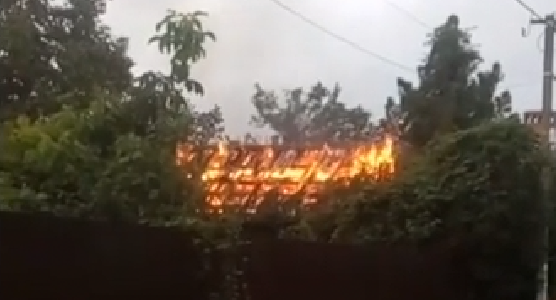 В Краснодаре бездомный устроил пожар на заброшенной даче