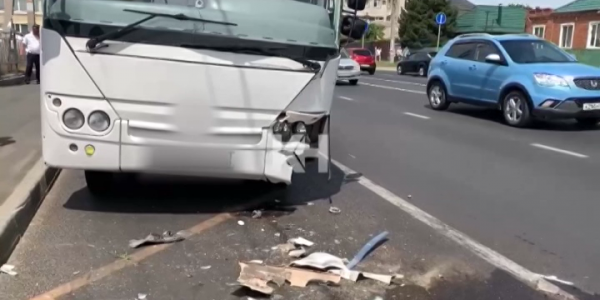 В Краснодаре в ДТП с автобусом пострадали четыре человека