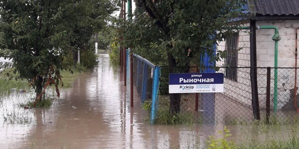 В Славянске-на-Кубани после сильного ливня подтопило 80 домов