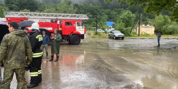 В Сочи в поселке Кепша эвакуировали 200 воспитанников детского сада и 50 жителей