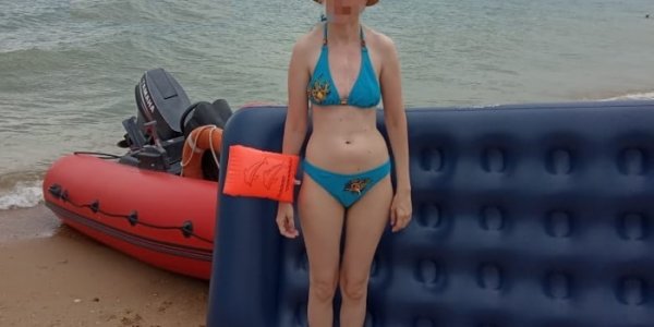 В Анапе туристку на надувном матрасе унесло в море на 1 км
