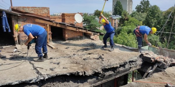 В Краснодаре комиссия начала оценивать ущерб в пострадавшем при пожаре доме