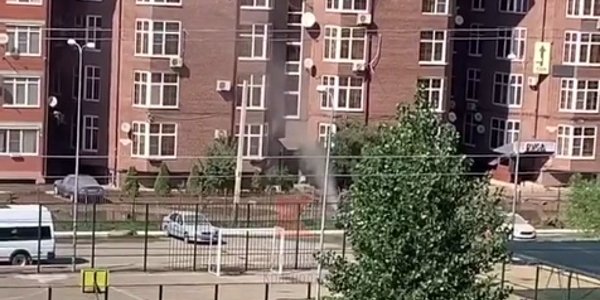 В Краснодаре на улице Домбайской фура повредила газопровод высокого давления