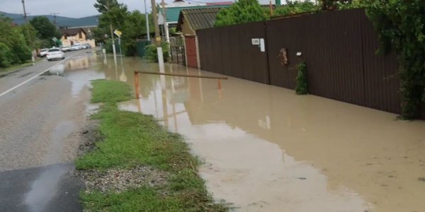 В Новороссийске после ночного ливня подтопило около 20 домов