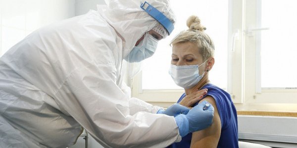 В Кремле считают недостаточным уровень вакцинации от коронавируса в России