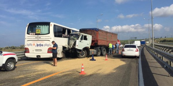 Прокуратура начала проверку после ДТП с автобусом и КамАЗом на Кубани