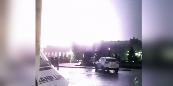 В Кропоткине во время грозы молния ударила в линию электропередачи