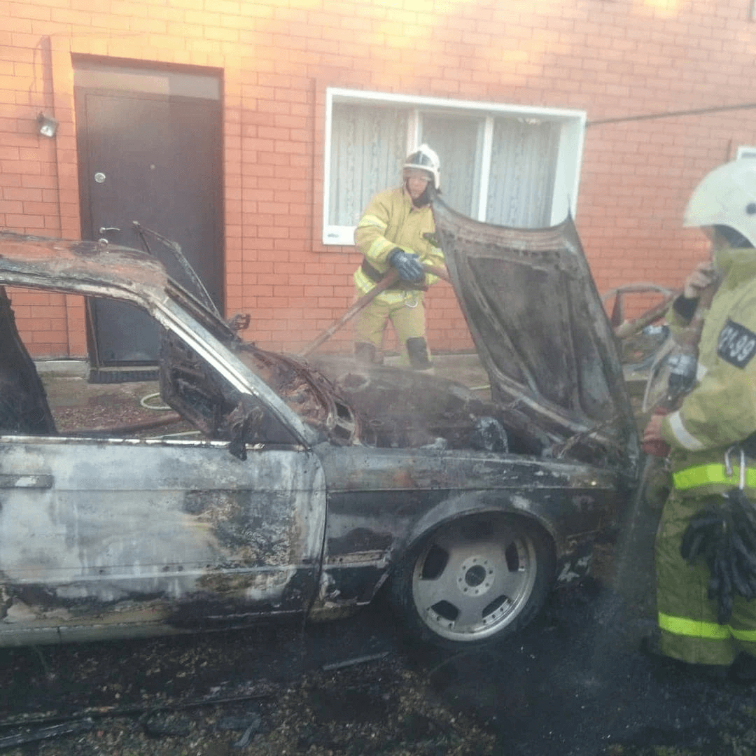 В Курганинске во дворе частного дома сгорел автомобиль BMW - 3 августа,  2021 Все новости, Происшествия «Кубань 24»