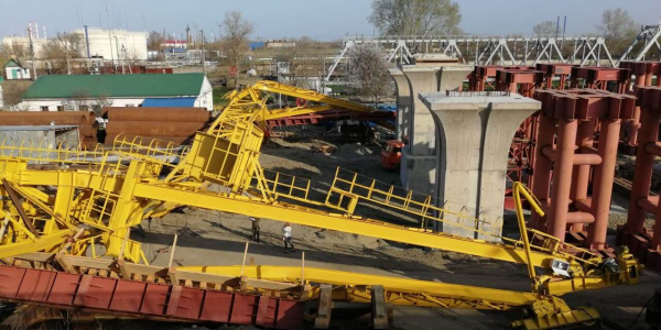 В Краснодаре в суд ушло дело о гибели машиниста при падении крана на мосту