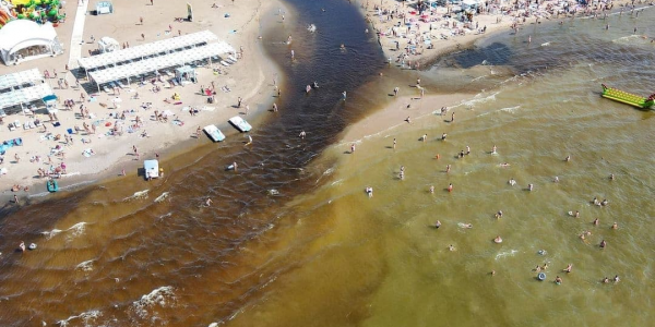 В мэрии Анапы объяснили, почему вода в реке стала коричневой после подтоплений