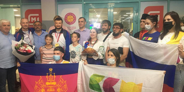 Победителя Паралимпийских игр Артура Юсупова встретили в аэропорту Краснодара
