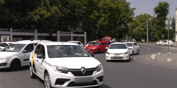 В Краснодаре таксист-эксгибиционист напугал пассажирку