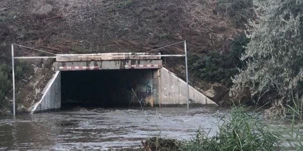 В Анапе разлившаяся река затопила тоннель под железной дорогой