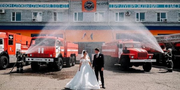 На Кубани в пожарной части отметили свадьбу