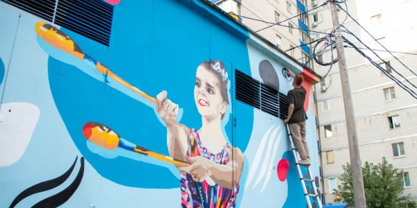 В Краснодаре сделали граффити с призеркой Олимпиады, гимнасткой Диной Авериной
