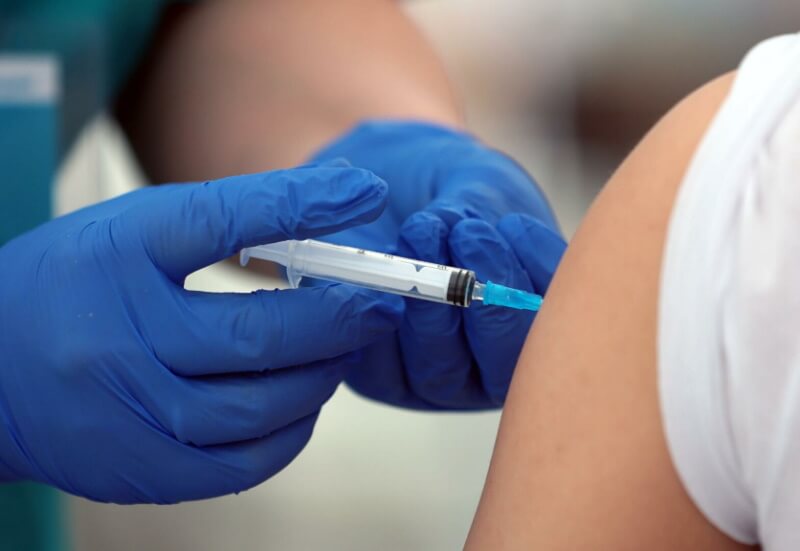 Гинцбург: вакцина от COVID-19 для подростков поступит на следующей неделе