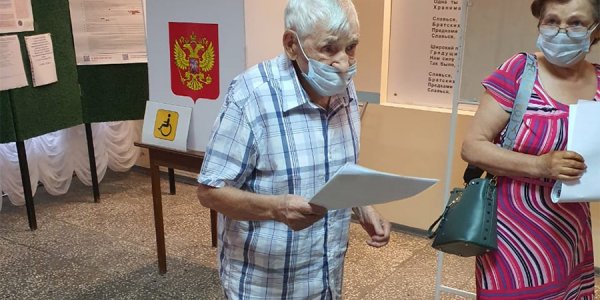 В Анапе на выборах в Госдуму проголосовал 100-летний ветеран