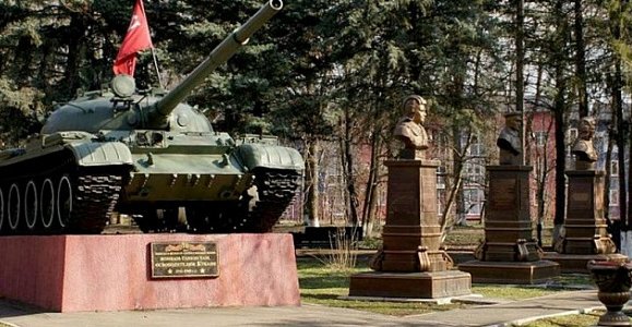 Перед Днем танкиста в Краснодаре открыли бюст Героя России Валерия Очеретного