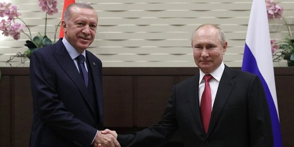 Путин в ходе встречи в Сочи посоветовал Эрдогану ревакцинироваться «Спутником V»