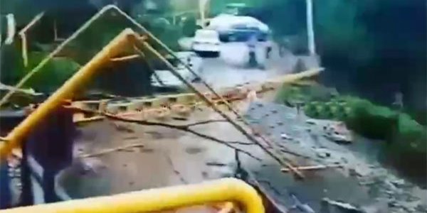 В Сочи упал строительный кран