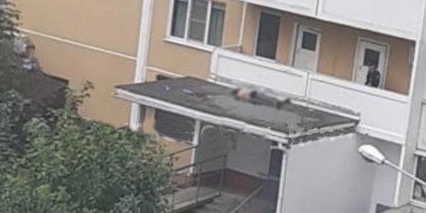 В Краснодаре при падении из многоэтажки погибла молодая девушка