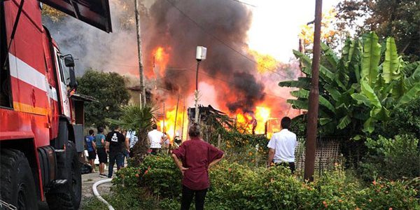 В Сочи в частном доме произошел крупный пожар