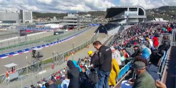 В Сочи гонщики «Формулы-1» приняли участие в свободных заездах