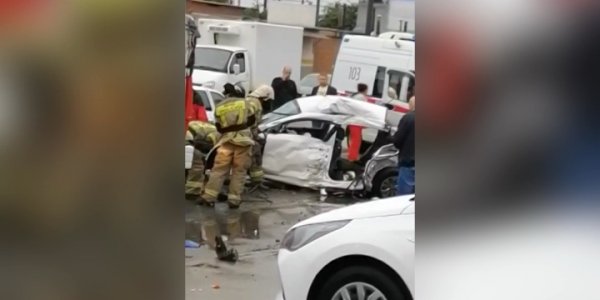 Момент массового ДТП с тремя погибшими в Краснодаре попал на видео